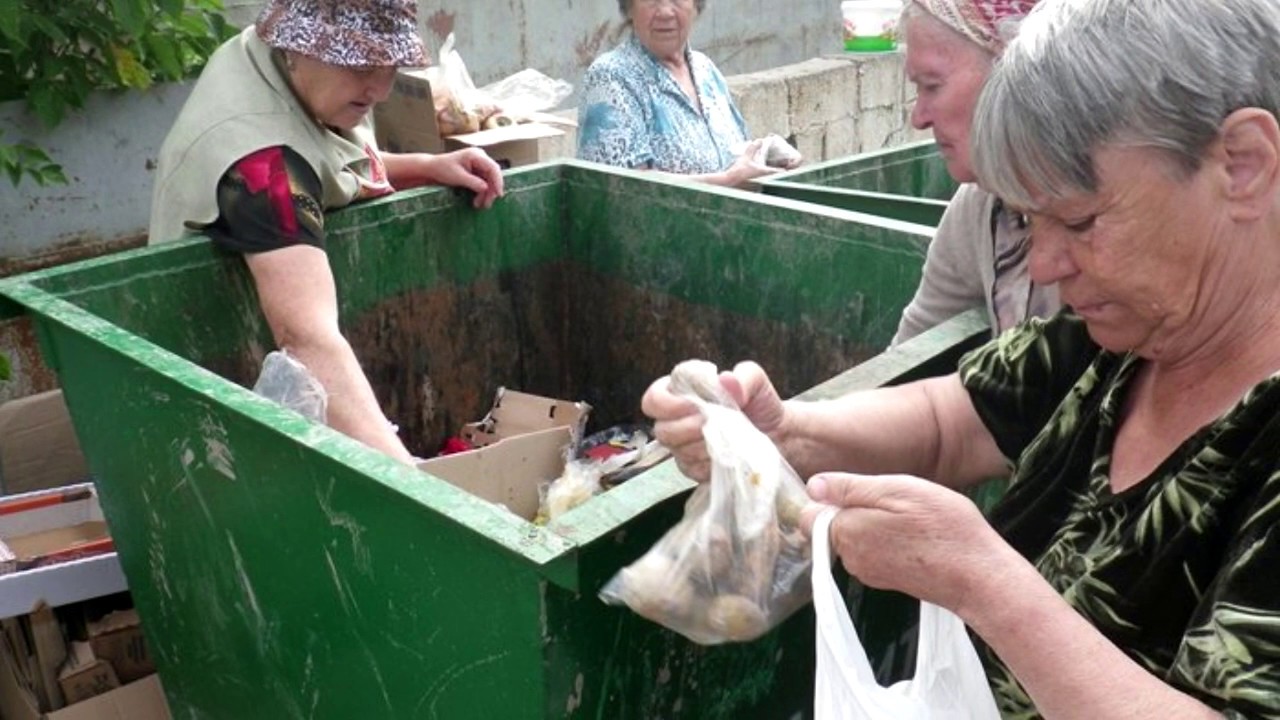 Фото. 14 процентам  россиян не хватает денег на еду