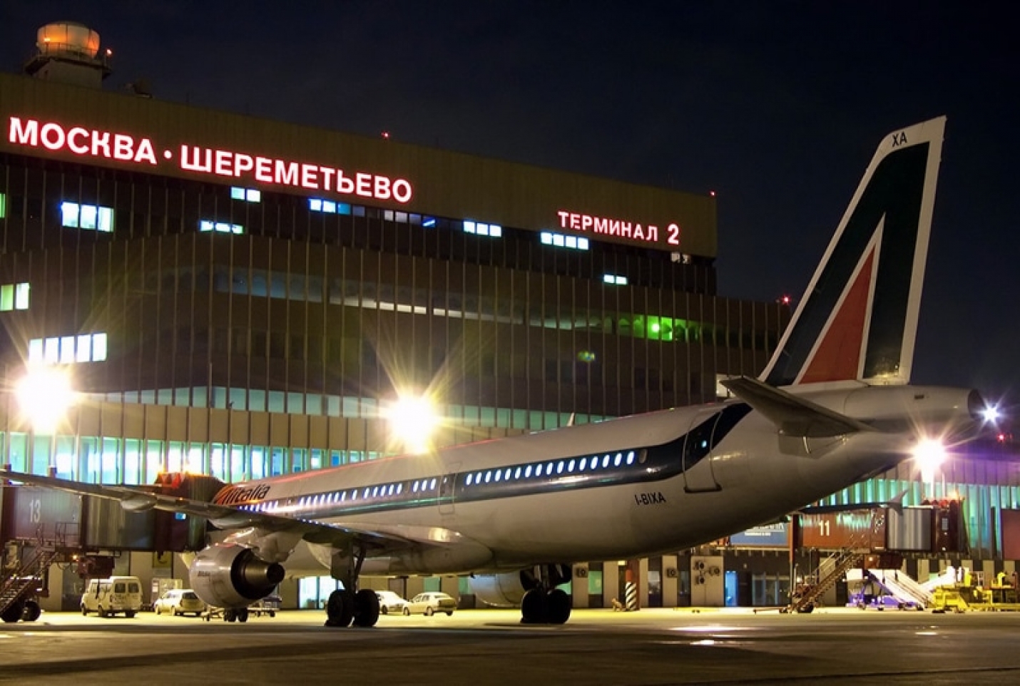 Авиа москва. Московский аэропорт Шереметьево. Moscow Sheremetyevo аэропорт. Московский аэродром Шереметьево. Аэропорт Шереметьево Москва ночью.