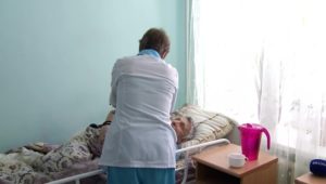 Фото. После "гостеприимства" приюта старики ощутили настоящую заботу в больничных стенах