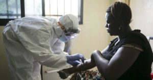 Фото. Возможно, новая вакцина сможет остановить эпидемию Эболы в Конго